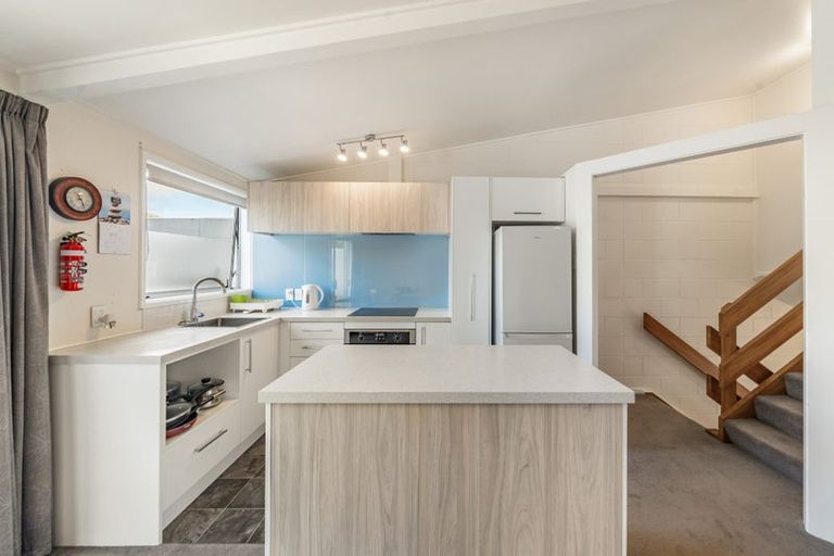 Photo of property in 4/23 Collins Avenue, Tawa, Wellington, 5028
