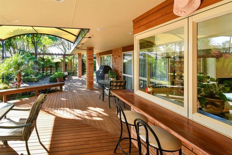 Photo of property in 22 Glencairn Place, Buckland, Pukekohe, 2677