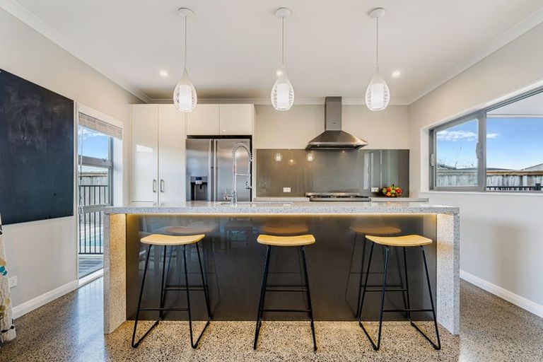 Photo of property in 36 Gilbransen Road, Kumeu, 0810