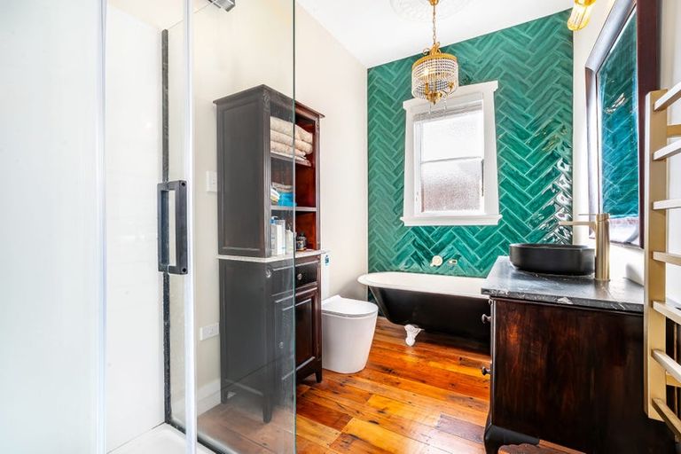 Photo of property in 134 Onepu Road, Lyall Bay, Wellington, 6022