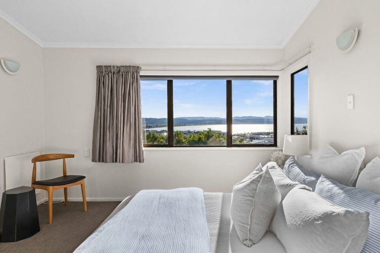 Photo of property in 21 Denholm Road, Hospital Hill, Napier, 4110