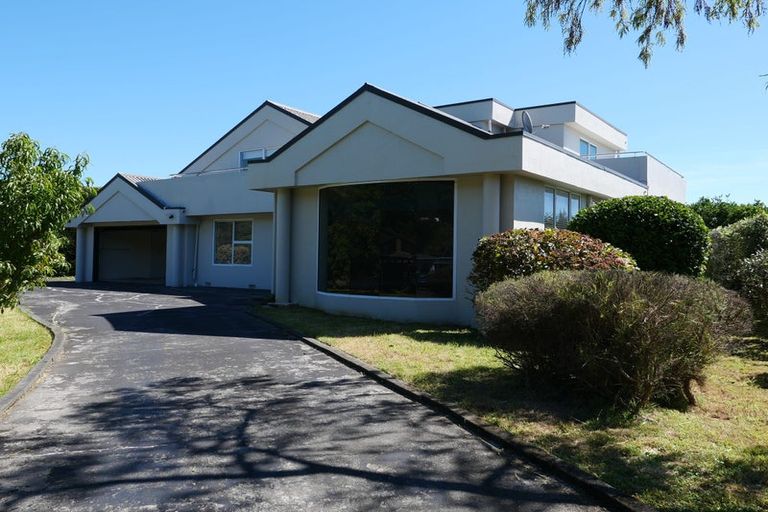 Photo of property in 10 Karu Crescent, Waikanae, 5036