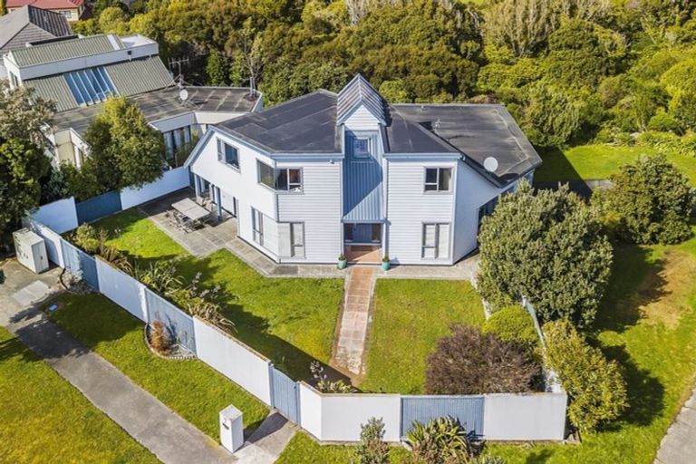 Photo of property in 40 Joseph Banks Drive, Whitby, Porirua, 5024