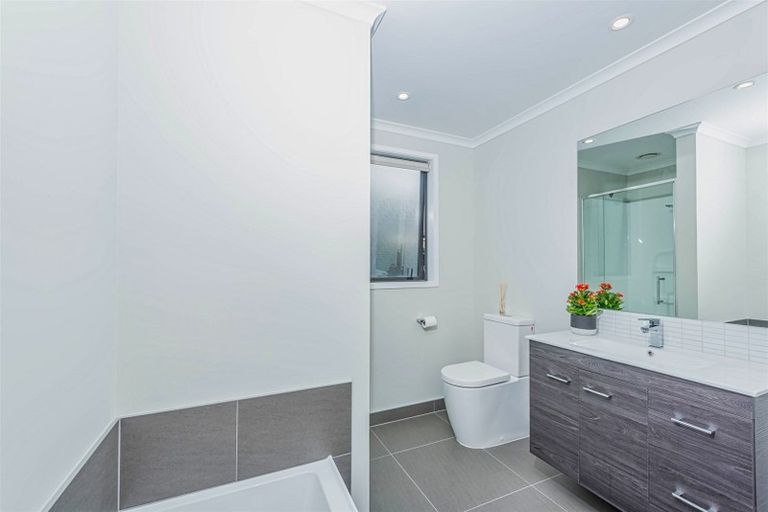 Photo of property in 14 Wai Place, Westgate, Auckland, 0614