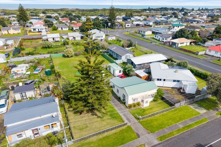 Photo of property in 21 Hood Street, Castlecliff, Whanganui, 4501