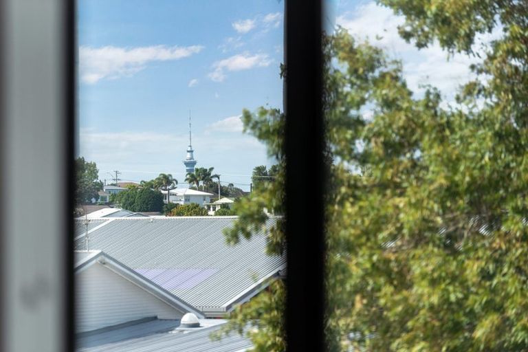 Photo of property in 210/165 Lake Road, Northcote, Auckland, 0627