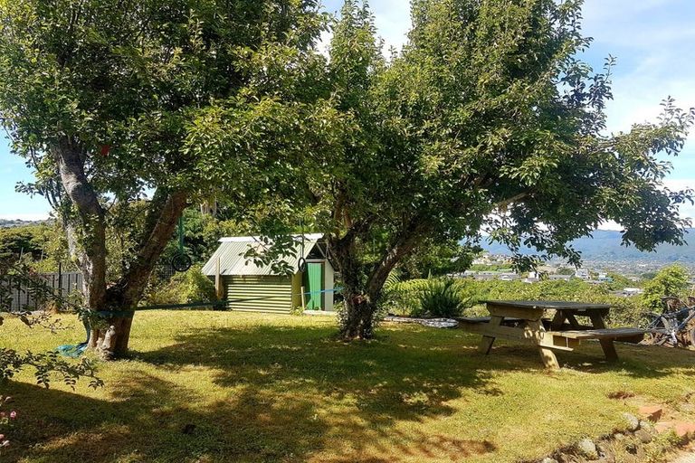 Photo of property in 2 Akatea Road, Korokoro, Lower Hutt, 5012
