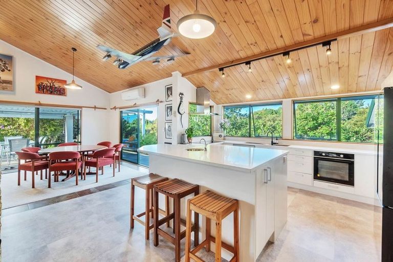 Photo of property in 266 Kaipara Road, Papakura, 2582