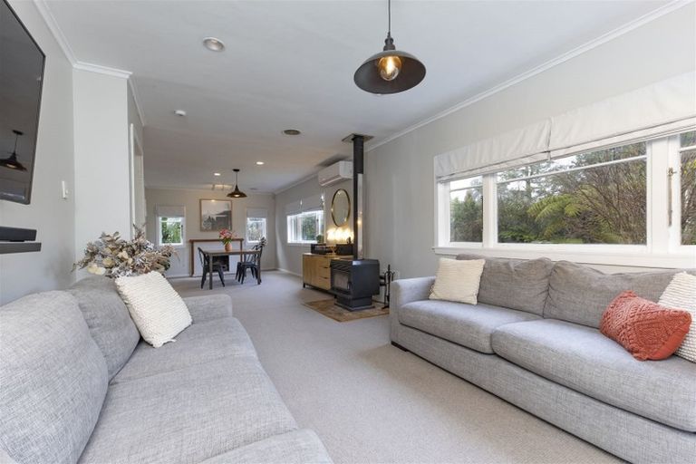 Photo of property in 5 Grovelands Way, Titirangi, Auckland, 0604