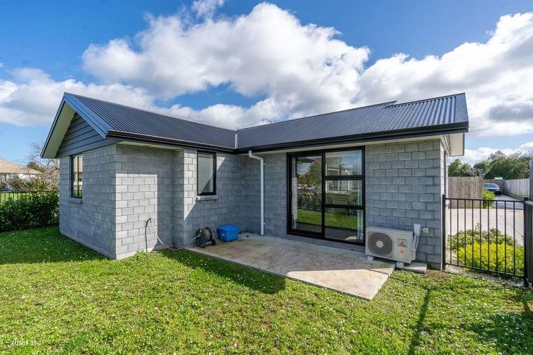 Photo of property in 23u4 Ross Crescent, Fairfield, Hamilton, 3214
