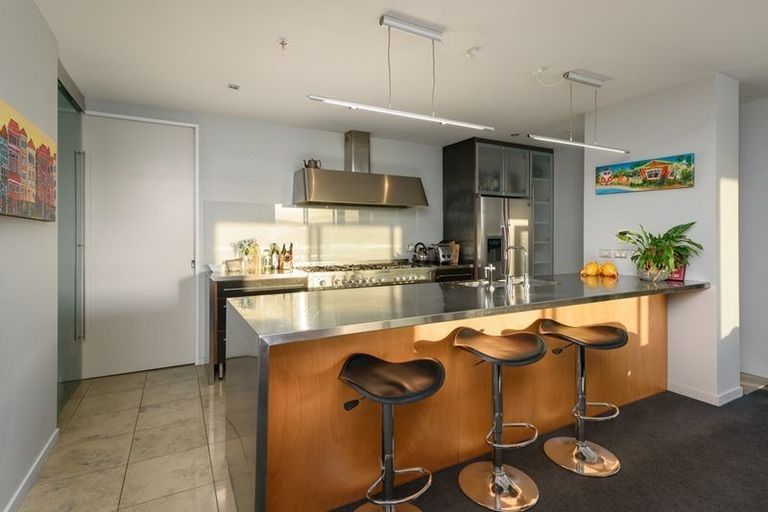 Photo of property in 2a/22 Telford Terrace, Oriental Bay, Wellington, 6011