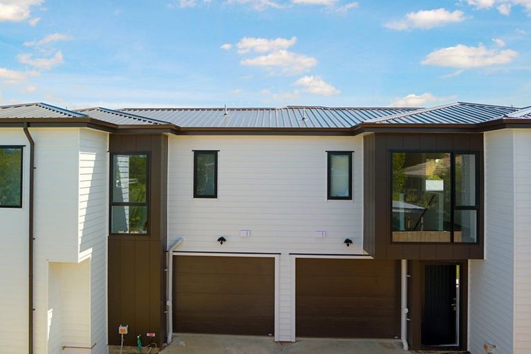 Photo of property in 3c Cobham Crescent, Kelston, Auckland, 0602