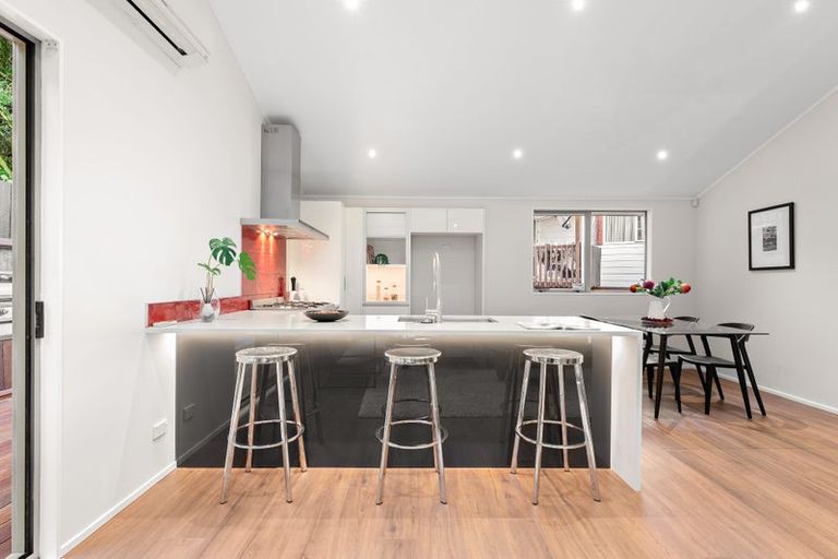 Photo of property in 2/17 Fernwood Grove, Bayview, Auckland, 0629