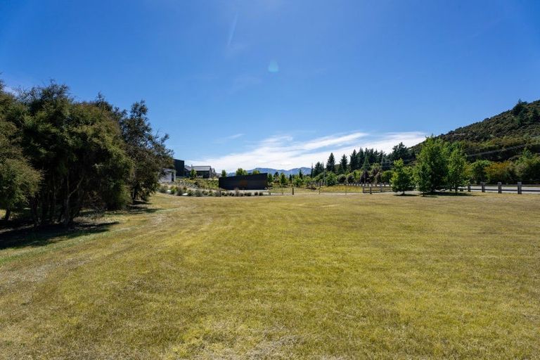 Photo of property in 4 Mount Linton Avenue, Wanaka, 9305
