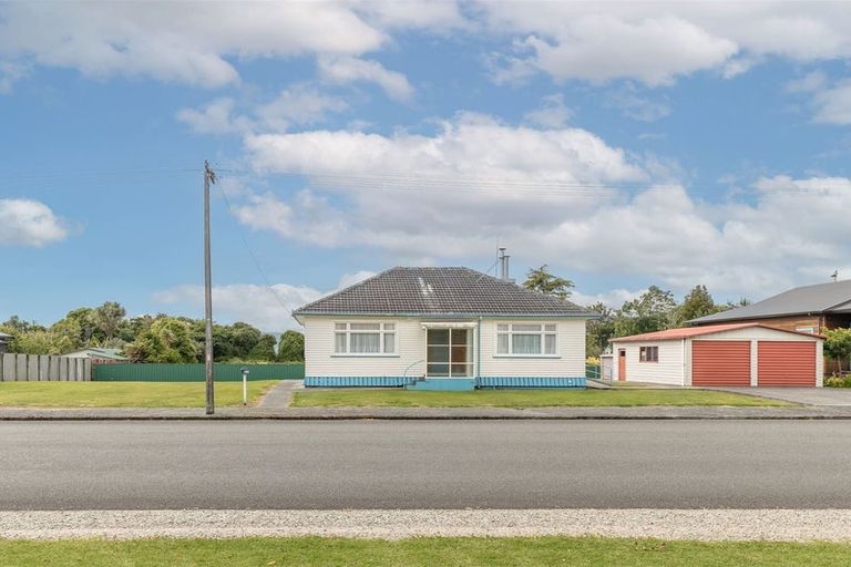 Photo of property in 28 The Esplanade, Westport, 7825