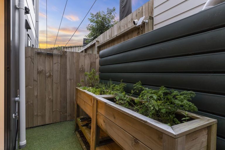 Photo of property in Rf202b, 34/18 Hewlett Road, Massey, Auckland, 0614