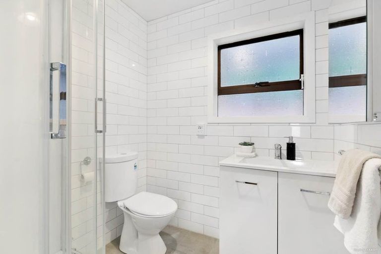 Photo of property in 53 Eskdale Road, Birkdale, Auckland, 0626