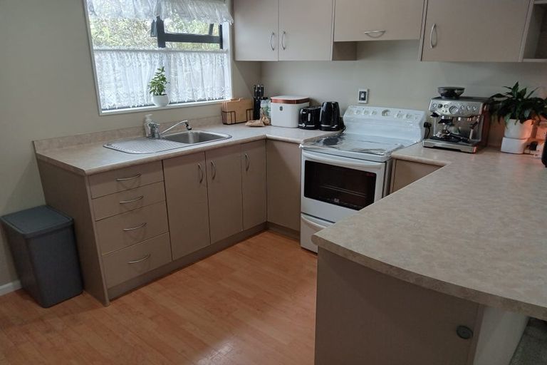 Photo of property in 2 Preston Avenue, Henderson, Auckland, 0610