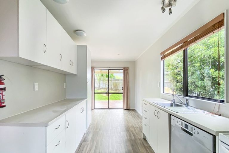 Photo of property in 23 Flaunty Place, West Harbour, Auckland, 0618