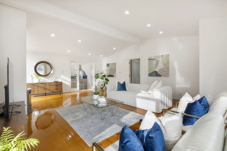 Photo of property in 25 Marsh Avenue, Forrest Hill, Auckland, 0620