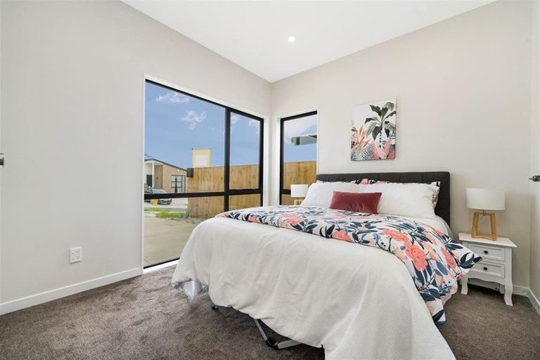 Photo of property in 16 Morus Road, Massey, Auckland, 0614