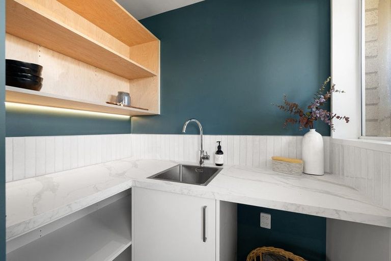 Photo of property in 18 Sawtell Place, Northcote, Christchurch, 8052