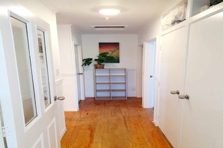 Photo of property in 8 Aplin Place, Birkdale, Auckland, 0626