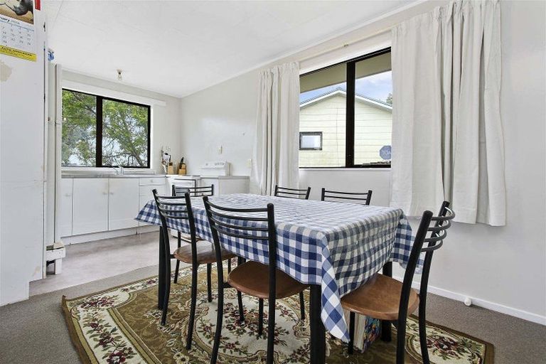 Photo of property in 15 Lilburn Crescent, Massey, Auckland, 0614