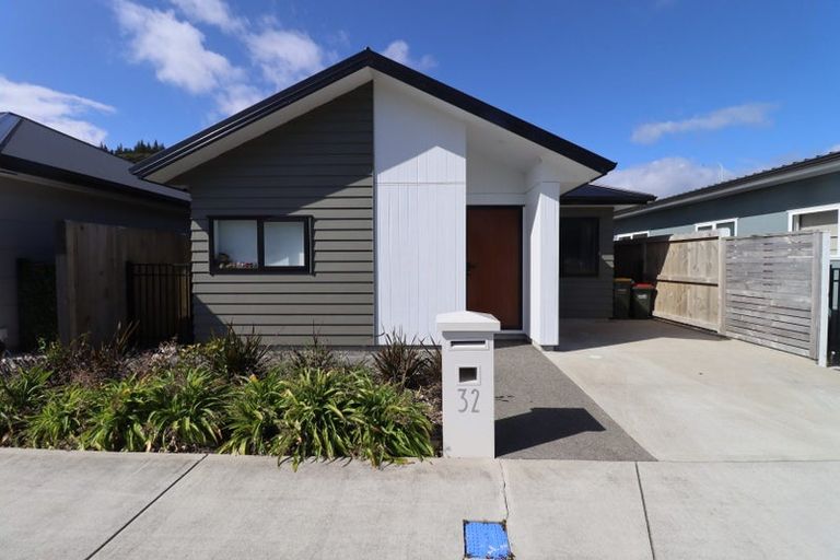Photo of property in 32 Harry Martin Lane, Wainuiomata, Lower Hutt, 5014