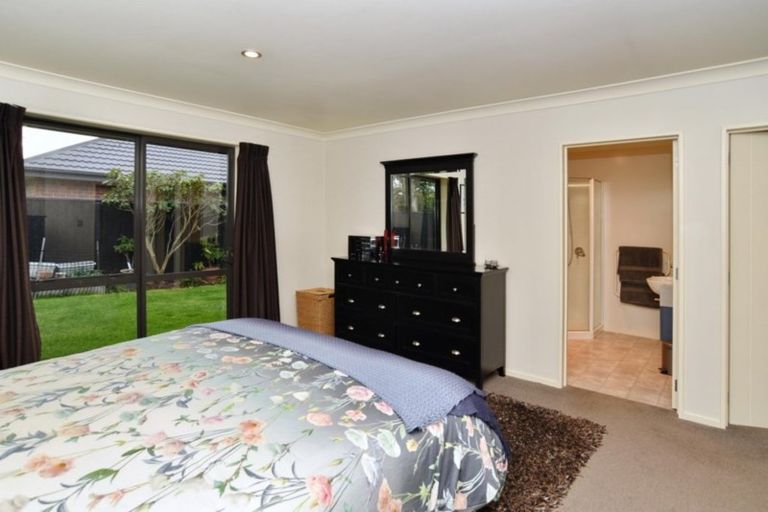 Photo of property in 2 Ross Place, Northwood, Christchurch, 8051