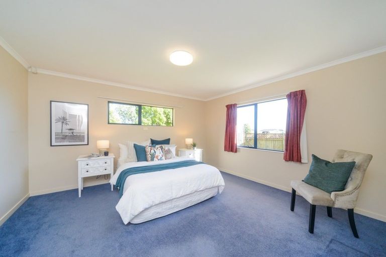 Photo of property in 27 Parnell Heights Drive, Kelvin Grove, Palmerston North, 4414