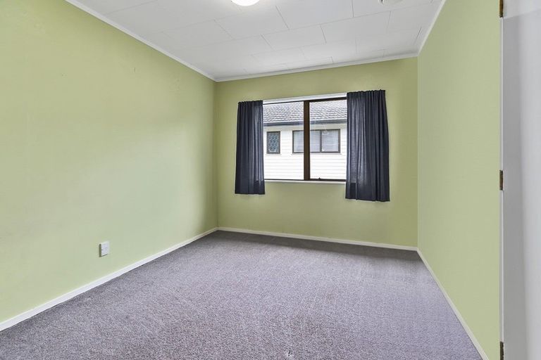 Photo of property in 17 Cathie Place, Karori, Wellington, 6012