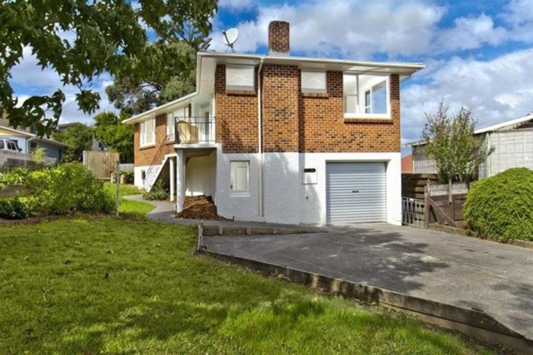 Photo of property in 20 Crompton Road, Massey, Auckland, 0614