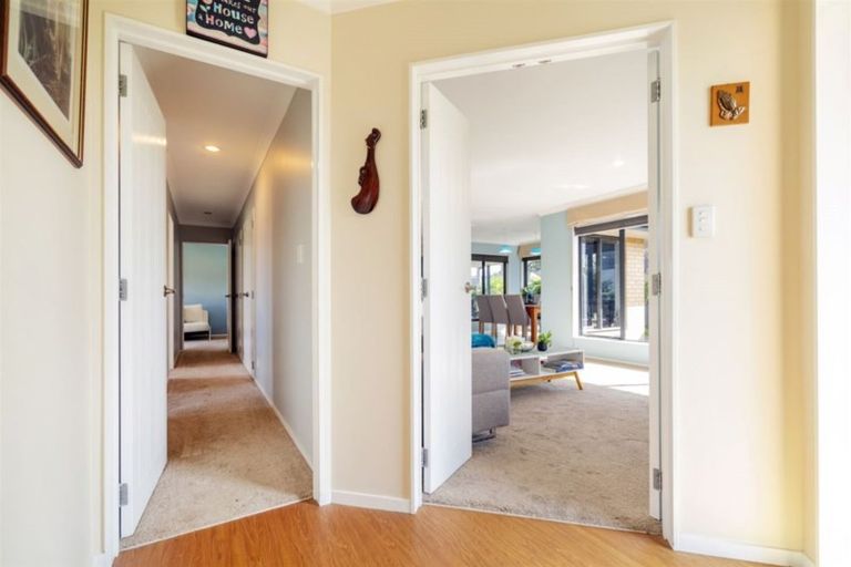 Photo of property in 4 Oribi Place, Whitianga, 3510