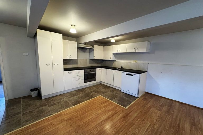 Photo of property in 18 Normanton Street, Glenfield, Auckland, 0629