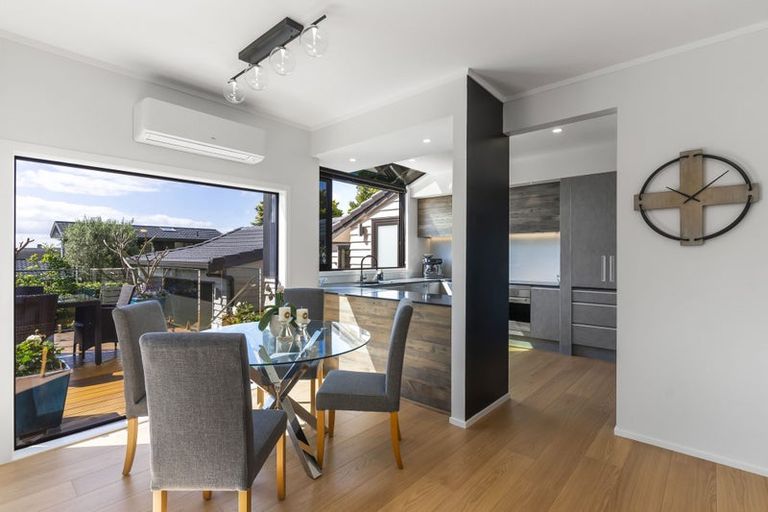 Photo of property in 2/9 Folkestone Street, Murrays Bay, Auckland, 0630