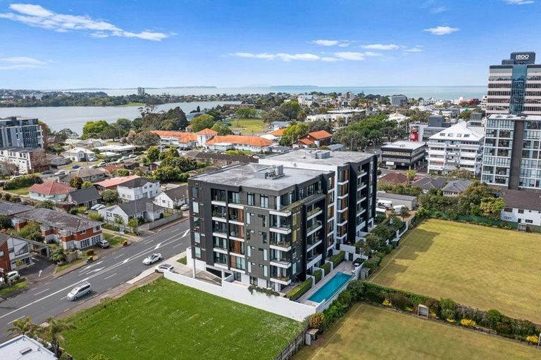 Photo of property in Frank Sargeson Apts, 501/74 Anzac Street, Takapuna, Auckland, 0622