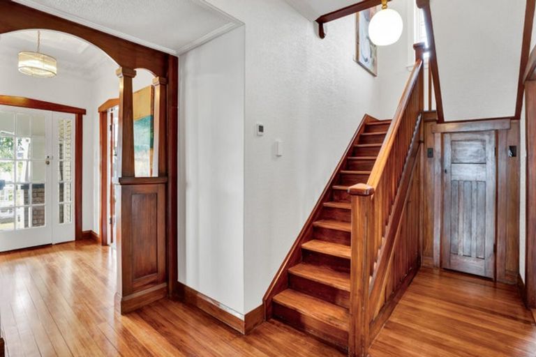 Photo of property in 10 Mangorei Road, Strandon, New Plymouth, 4312