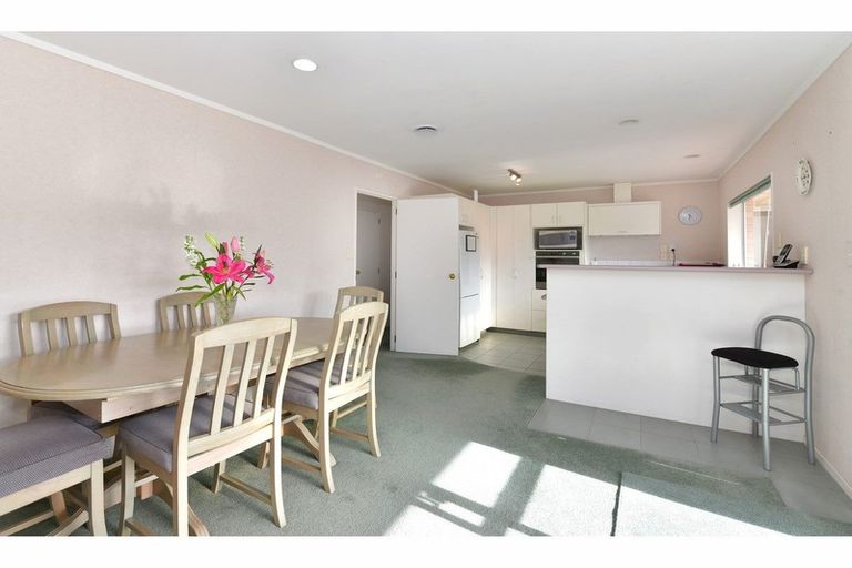 Photo of property in 1 Lakeside Drive, Orewa, 0931