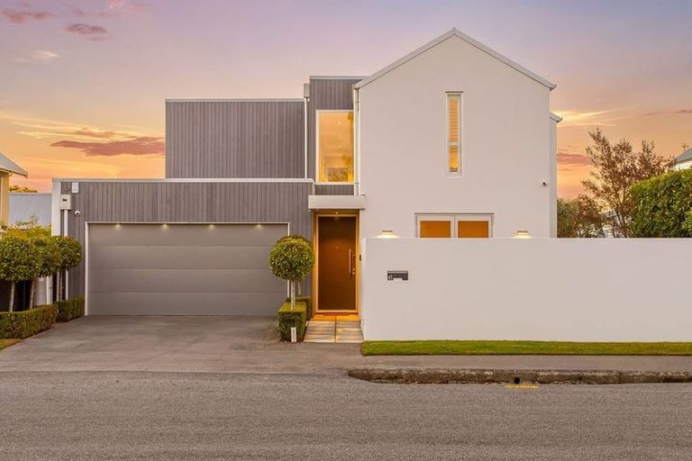 Photo of property in 43 Hawkesbury Avenue, St Albans, Christchurch, 8014