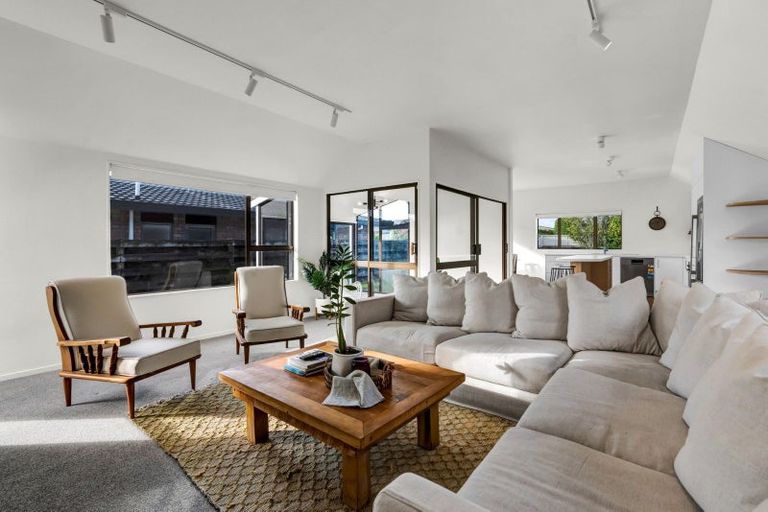 Photo of property in 250 Tukapa Street, Westown, New Plymouth, 4310