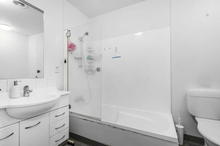 Photo of property in Luxford Villas, 111/72 Herald Street, Berhampore, Wellington, 6023