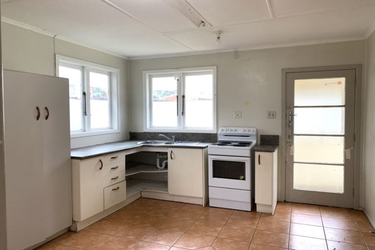 Photo of property in 37 Christmas Road, Manurewa, Auckland, 2102