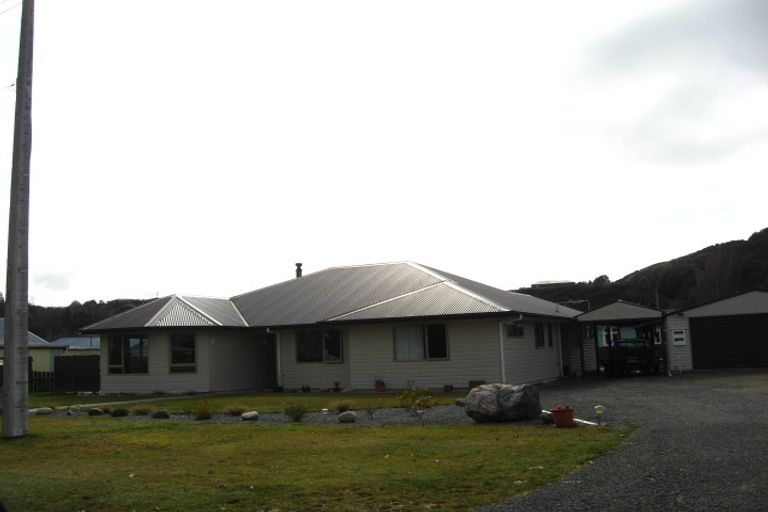 Photo of property in 15 Main Street, Reefton, 7830