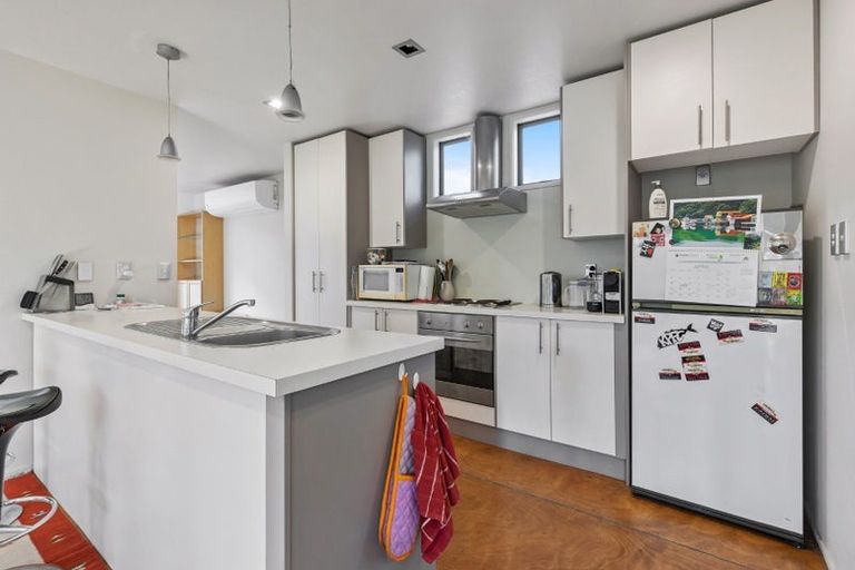 Photo of property in 209 Laingholm Drive, Laingholm, Auckland, 0604