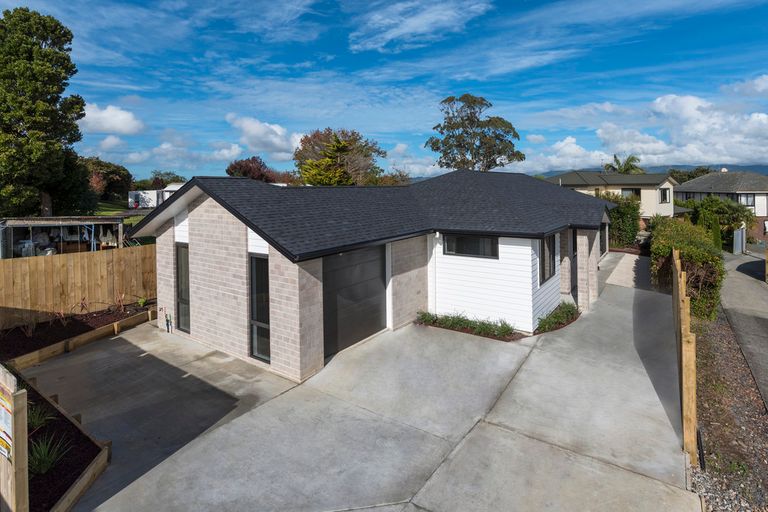 Photo of property in 19a Mackenzie Street, Te Atatu South, Auckland, 0610