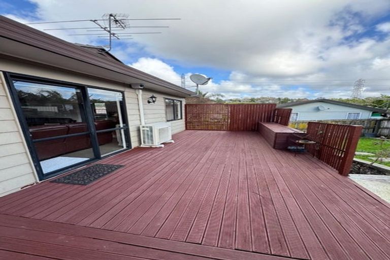 Photo of property in 16 Faram Place, Massey, Auckland, 0614