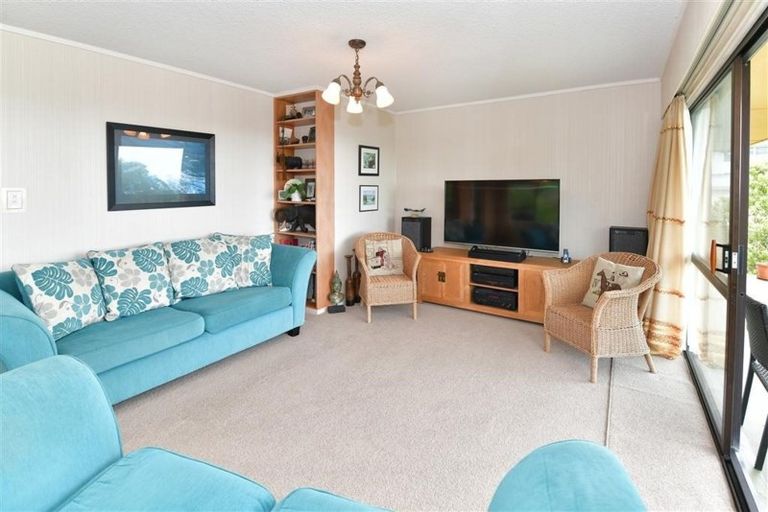 Photo of property in 4 Lea Place, Stanmore Bay, Whangaparaoa, 0932