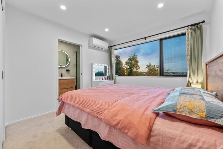 Photo of property in 152b Luckens Road, West Harbour, Auckland, 0618