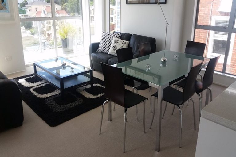 Photo of property in 3/16 Oriental Terrace, Oriental Bay, Wellington, 6011